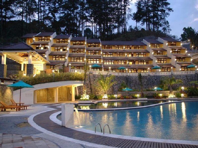 Pines Garden Resort Prigen Exterior photo