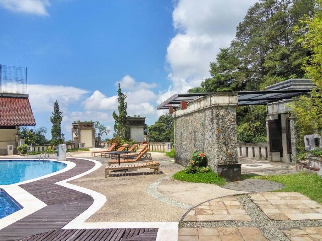Pines Garden Resort Prigen Exterior photo
