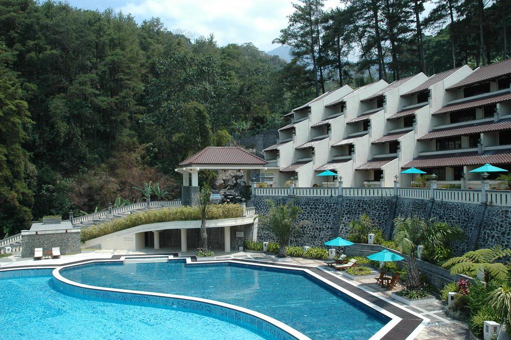 Pines Garden Resort Prigen Exterior photo