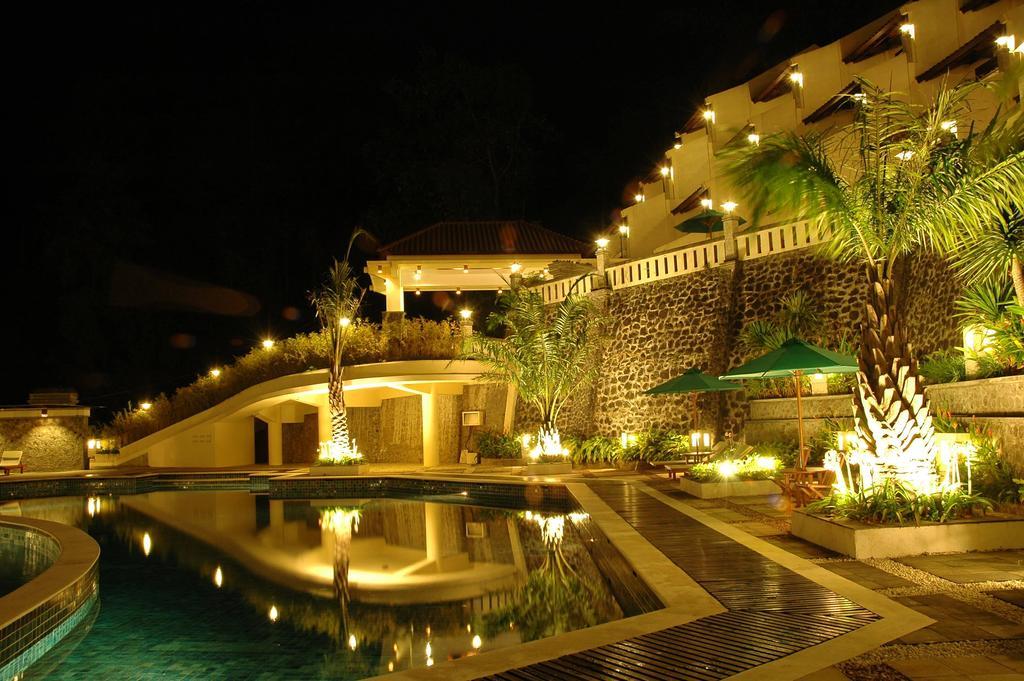 Pines Garden Resort Prigen Exterior photo