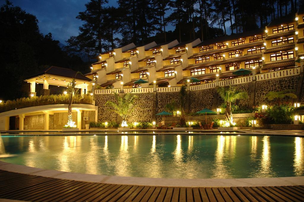Pines Garden Resort Prigen Exterior photo